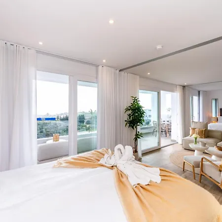 Stylish Lagoon For 4 * Estepona