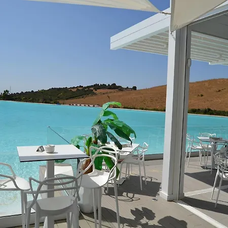 Stylish Lagoon For 4 *